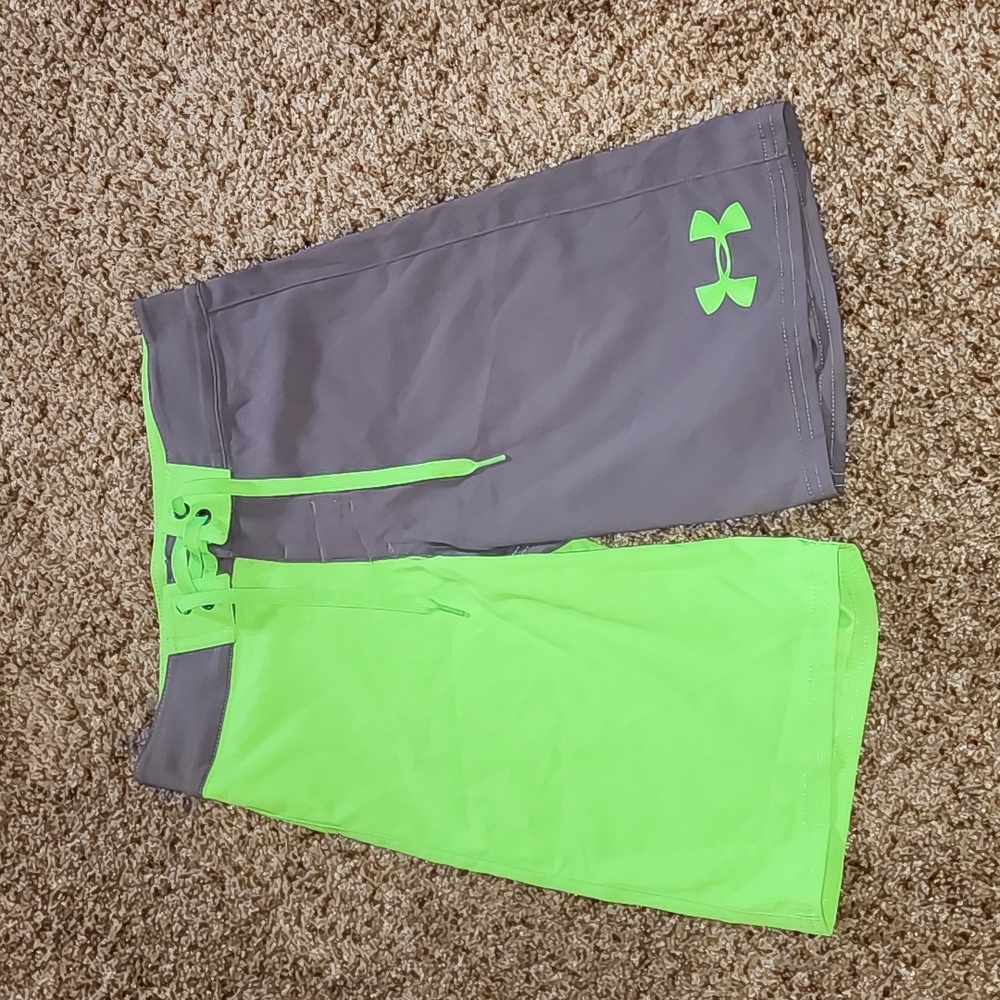 NWOT Under Armour boys boardshorts